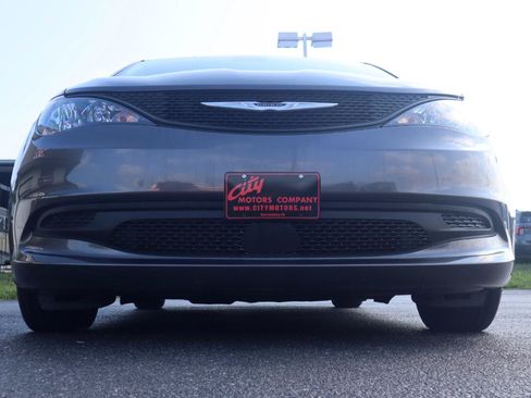 Used 2023 Chrysler Voyager LX FWD image 5