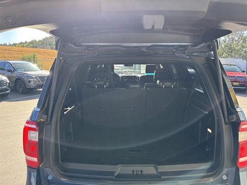 Used 2018 Ford Expedition Max XLT w/ Equipment Group 202A AWD/4WD image 7