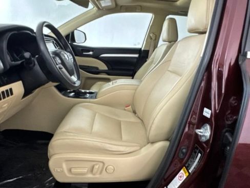 Used 2018 Toyota Highlander XLE AWD/4WD image 21