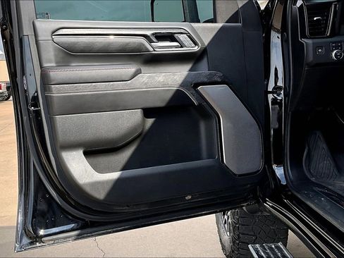 Used 2025 GMC Sierra 2500 AT4X AWD/4WD image 22