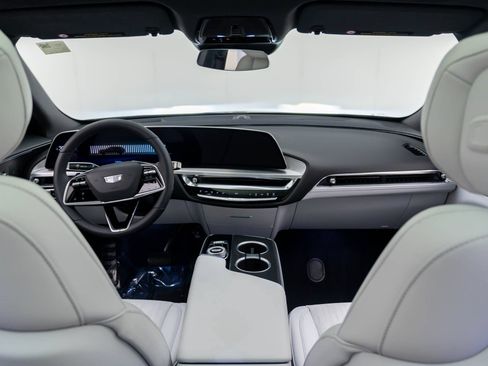 Certified 2024 Cadillac Lyriq Luxury AWD/4WD image 12