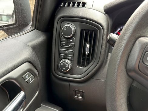 Used 2022 Chevrolet Silverado 1500 W/T w/ WT Value Package AWD/4WD image 17