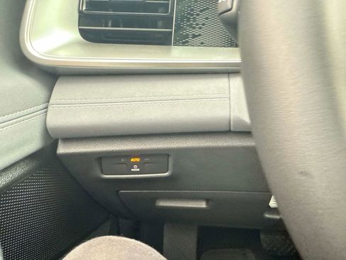 New 2025 Volkswagen Tiguan SE image 31