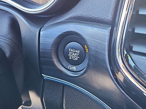 Used 2022 Jeep Grand Cherokee Limited image 20