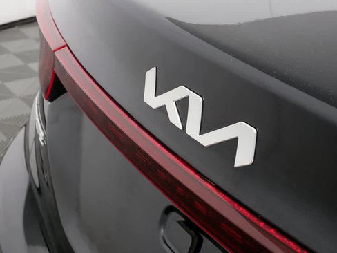 Used 2024 Kia Forte LXS w/ LXS Technology Package FWD image 32