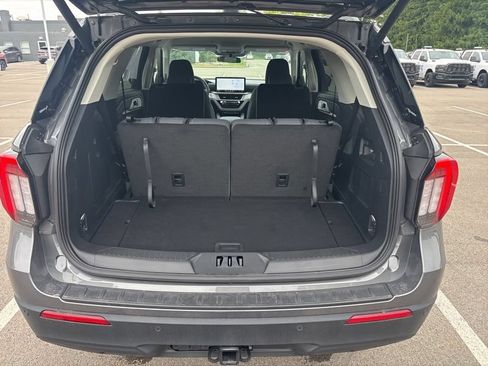 Used 2025 Ford Explorer Active AWD/4WD image 18