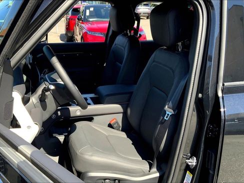 New 2025 Land Rover Defender 110 X-Dynamic SE image 10
