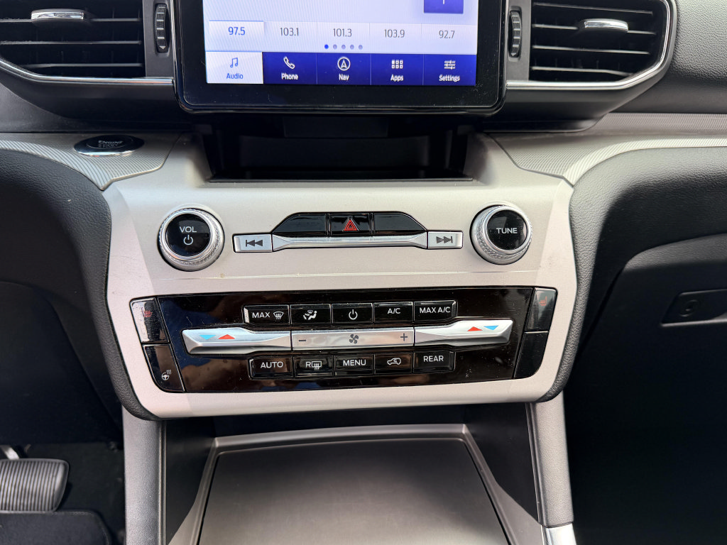 Used 2023 Ford Explorer XLT w/ XLT Sport Appearance Package AWD/4WD image 30