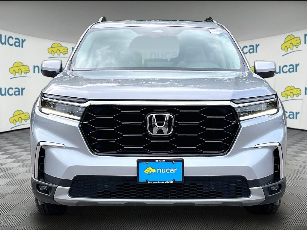 Used 2024 Honda Pilot Touring image 2
