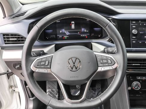 Used 2023 Volkswagen Taos SE w/ Black Wheel Package FWD image 19