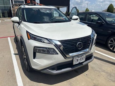 Certified 2021 Nissan Rogue SV w/ Premium Package FWD image 2