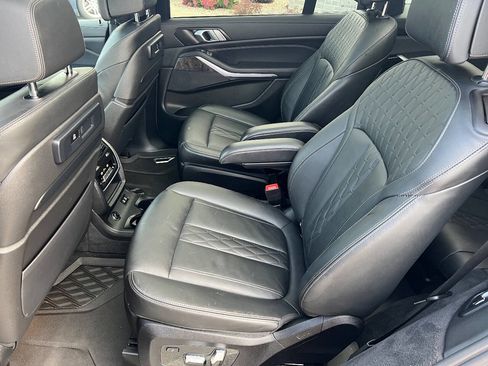 Used 2022 BMW X7 xDrive40i w/ M Sport Package image 18