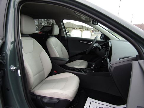 Used 2024 Kia Niro EX image 28
