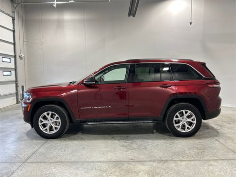 Used 2022 Jeep Grand Cherokee Limited image 9