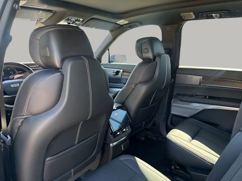 New 2026 Cadillac Vistiq Premium Luxury w/ LPO, Floor Liner Package AWD/4WD image 20