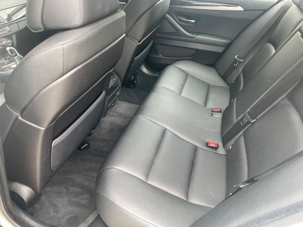 Used 2011 BMW 550i xDrive Sedan AWD/4WD image 25