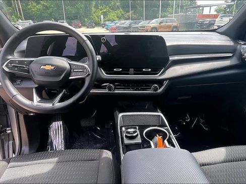 Used 2026 Chevrolet Equinox LT FWD image 12