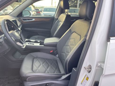 Used 2025 Volkswagen Atlas SE AWD/4WD image 24