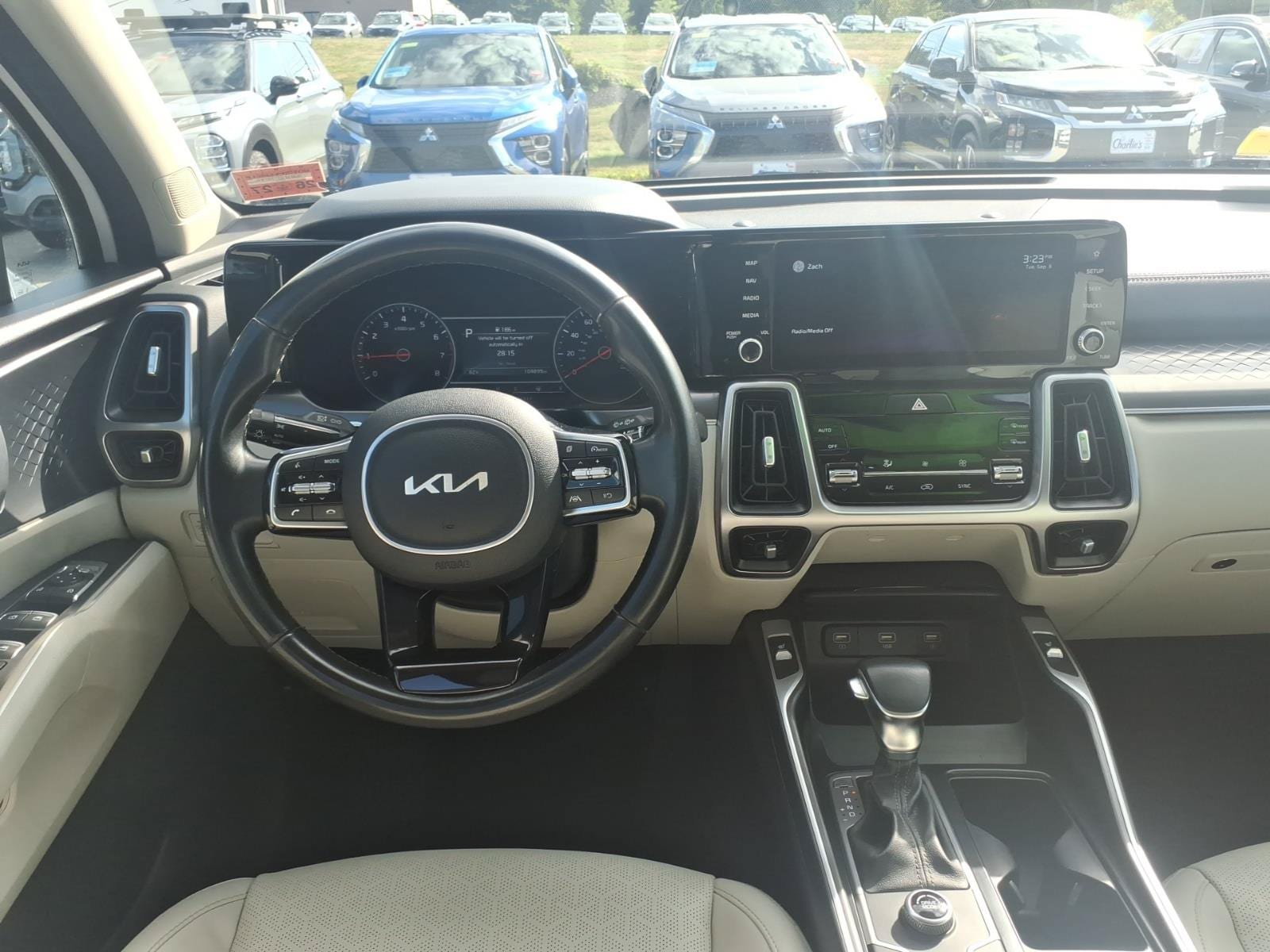 Used 2022 Kia Sorento S w/ Panoramic Sunroof Package FWD image 9