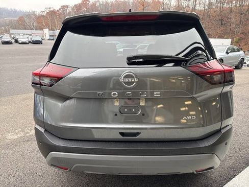 Used 2023 Nissan Rogue S image 4