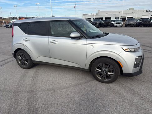 Certified 2021 Kia Soul S image 6
