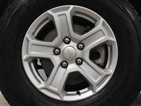 Used 2021 Jeep Wrangler Unlimited Sport image 31