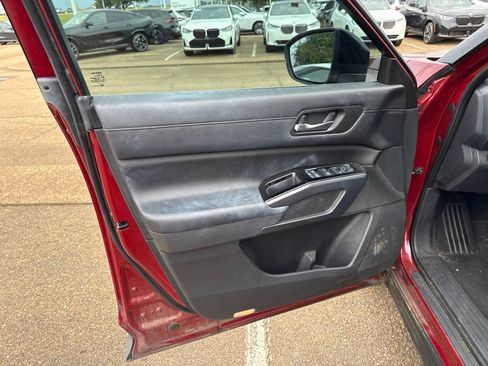 Used 2022 Nissan Pathfinder SL FWD image 13