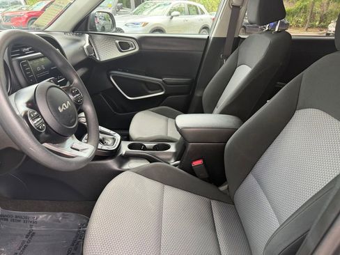Used 2024 Kia Soul LX w/ Option Group 015 FWD image 18