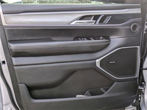 Used 2022 Jeep Wagoneer Series I image 12