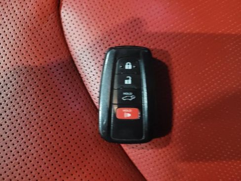 Used 2021 Toyota Highlander XSE image 32