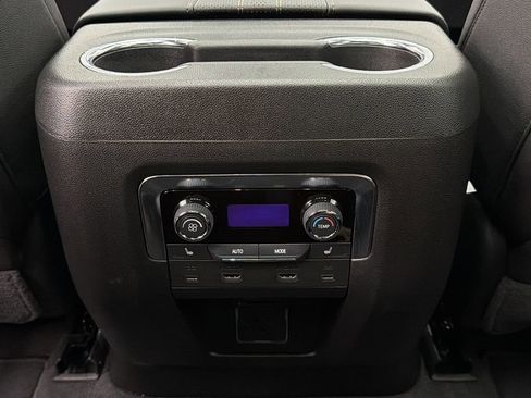 Used 2025 Chevrolet Suburban High Country AWD/4WD image 36