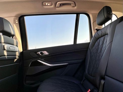 Used 2024 BMW X7 xDrive40i w/ Premium Package image 33