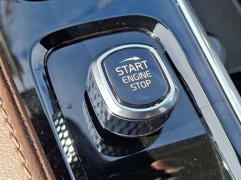 Used 2025 Volvo XC90 B5 Plus w/ Protection Package Premier image 18