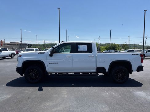 Used 2025 Chevrolet Silverado 2500 LT w/ Trail Boss Package AWD/4WD image 6