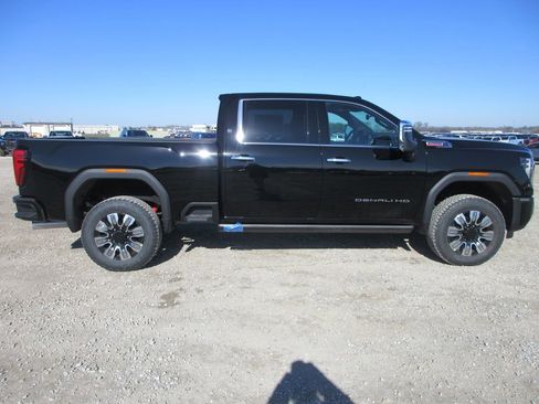 New 2026 GMC Sierra 3500 Denali w/ Denali Reserve Package AWD/4WD image 3
