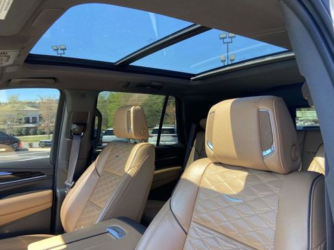 Used 2023 Cadillac Escalade Premium Luxury image 17