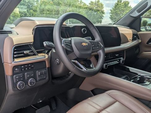 Used 2025 Chevrolet Tahoe High Country AWD/4WD image 28