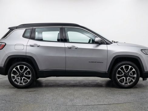 Used 2025 Jeep Compass Trailhawk AWD/4WD image 11