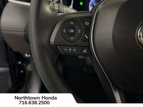 Used 2025 Toyota Corolla Cross XLE image 19