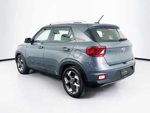 Used 2025 Hyundai Venue SEL image 5