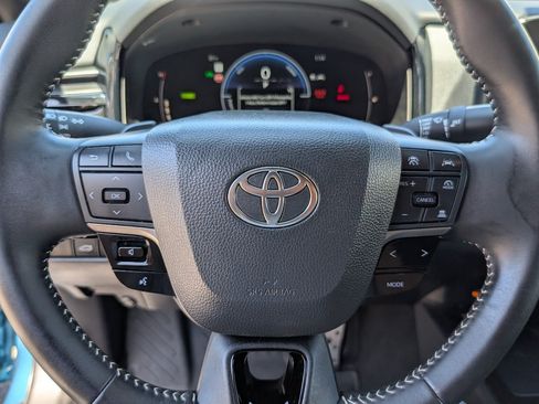 Used 2026 Toyota Camry SE FWD image 18