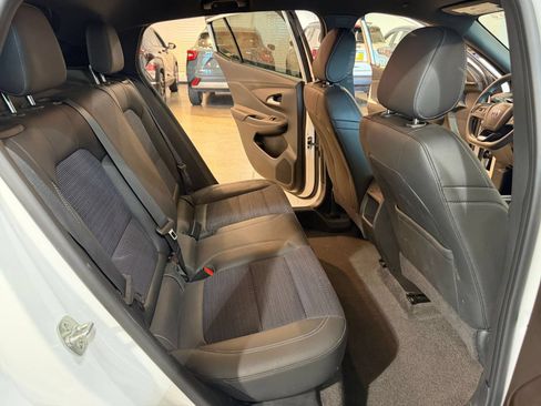 Used 2025 Buick Envista Preferred FWD image 35