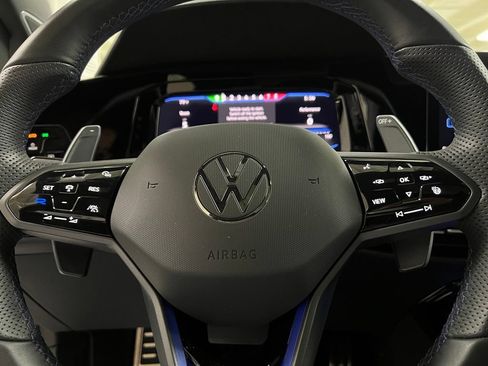 Used 2024 Volkswagen Golf R AWD/4WD image 35