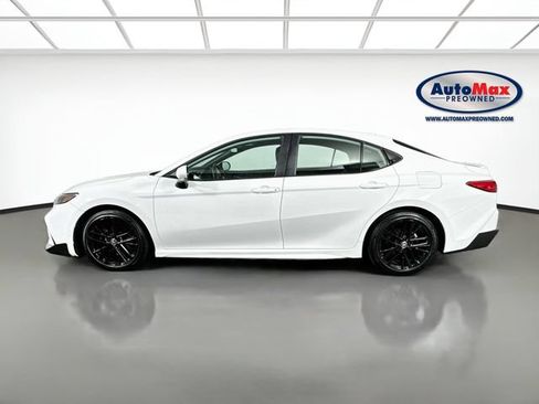 Used 2025 Toyota Camry SE FWD image 8