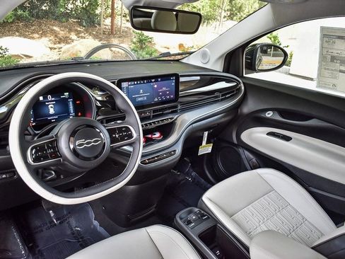 New 2025 FIAT 500 e image 9