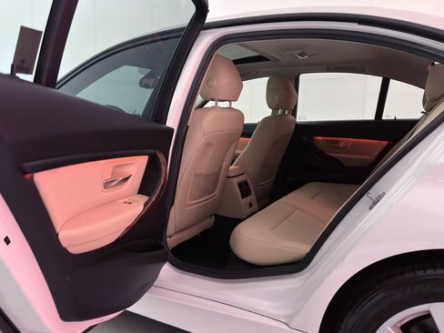 Used 2018 BMW 320i 320i Sedan image 21