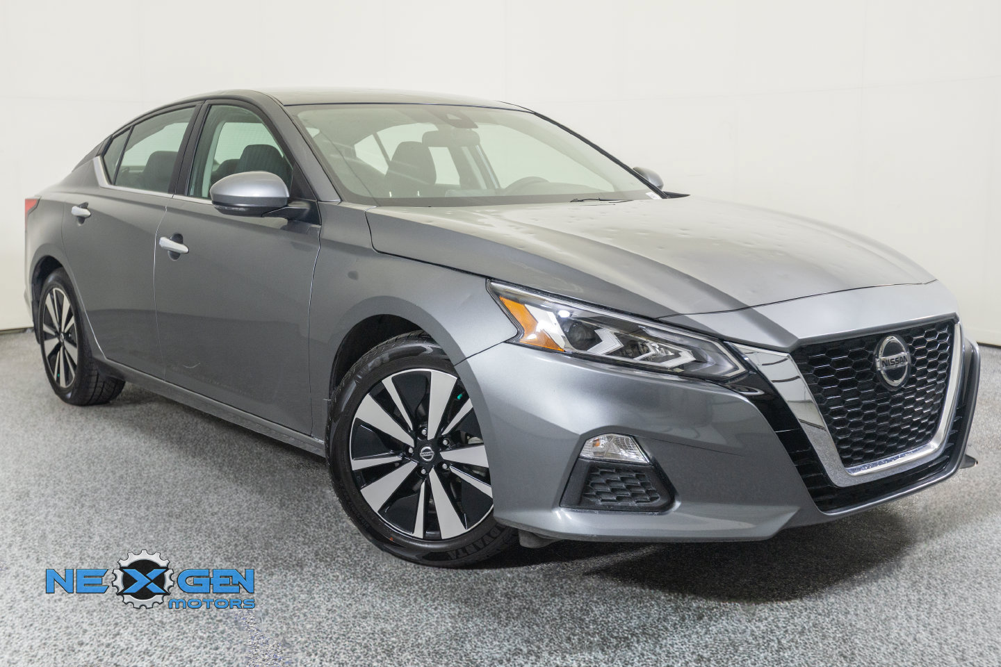 Used 2021 Nissan Altima 2.5 SV w/ SV Premium Package FWD image 1