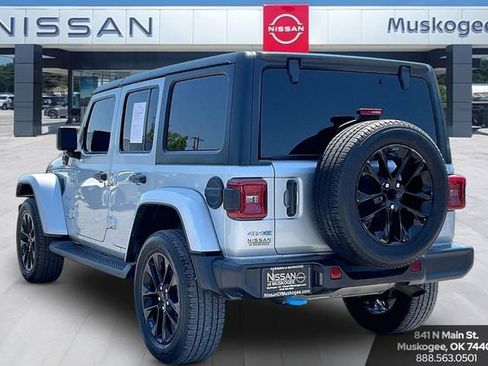 Used 2022 Jeep Wrangler Unlimited Sahara w/ Cold Weather Group AWD/4WD image 4