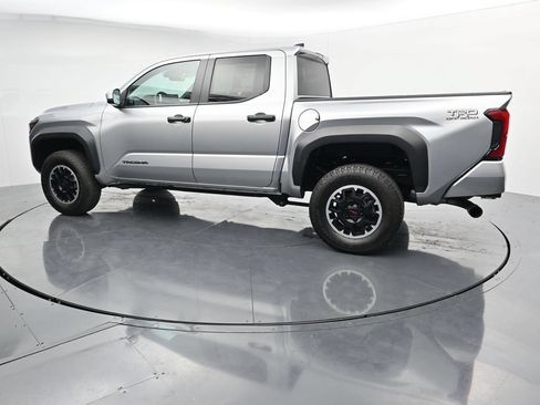 Used 2024 Toyota Tacoma TRD Off-Road AWD/4WD image 5