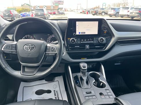 Used 2024 Toyota Highlander XLE image 13